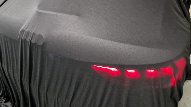 Drap protection voiture showroom audi